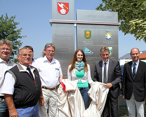 3. Partnerschaftsstele in der Ortschaft Ebendorf enth&uuml;llt