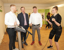 Er�ffnung K�rperformen Vorf�hrung