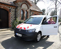 Neues Fahrzeug f�r Friedhofsmitarbeiter