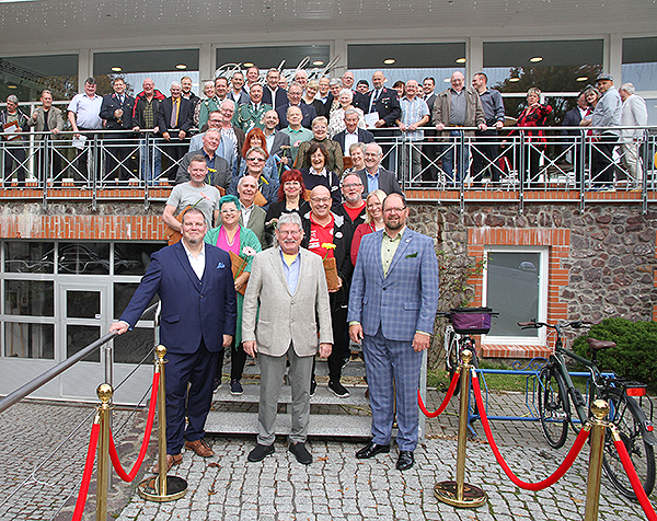 Ehrenamtsfest 2024 Gruppenbild Treppe